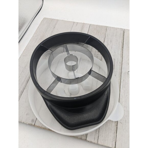 Pampered Chef Pineapple Wedger Corer Cutter Slicer 2416 W/ Blade Guard Cover - Picture 4 of 4